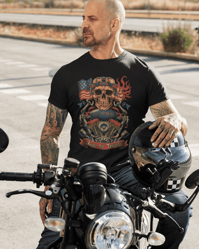 Love to ride Live to Travel  Classic Biker T-Shirt